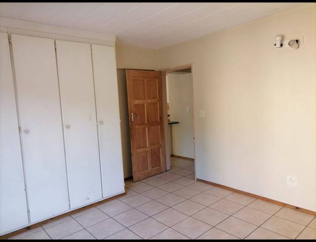 2 BEDROOM PROPERTY TO RENT IN HELDERKRUIN